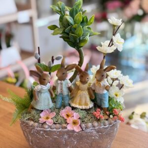Easter Table Decoration – Bunny Family in the Spring Garden