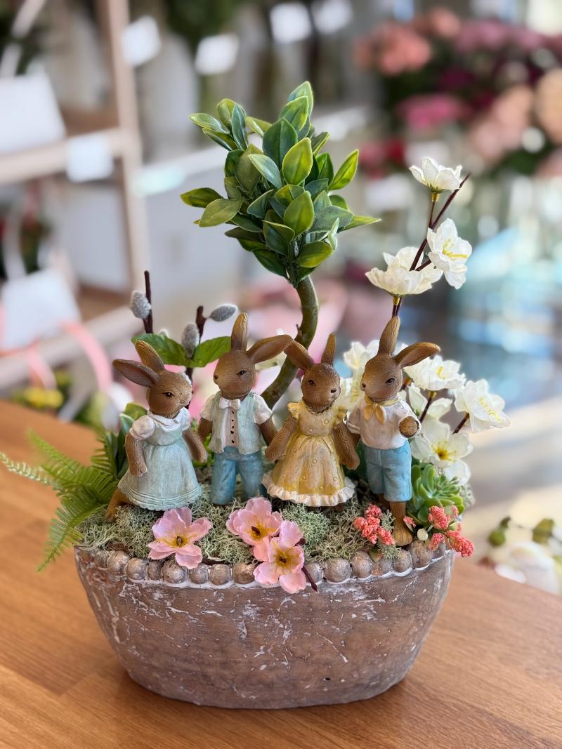 Easter Table Decoration – Bunny Family in the Spring Garden