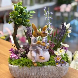 Easter Table Decoration – Romantic Bunny Couple in a Spring Setting