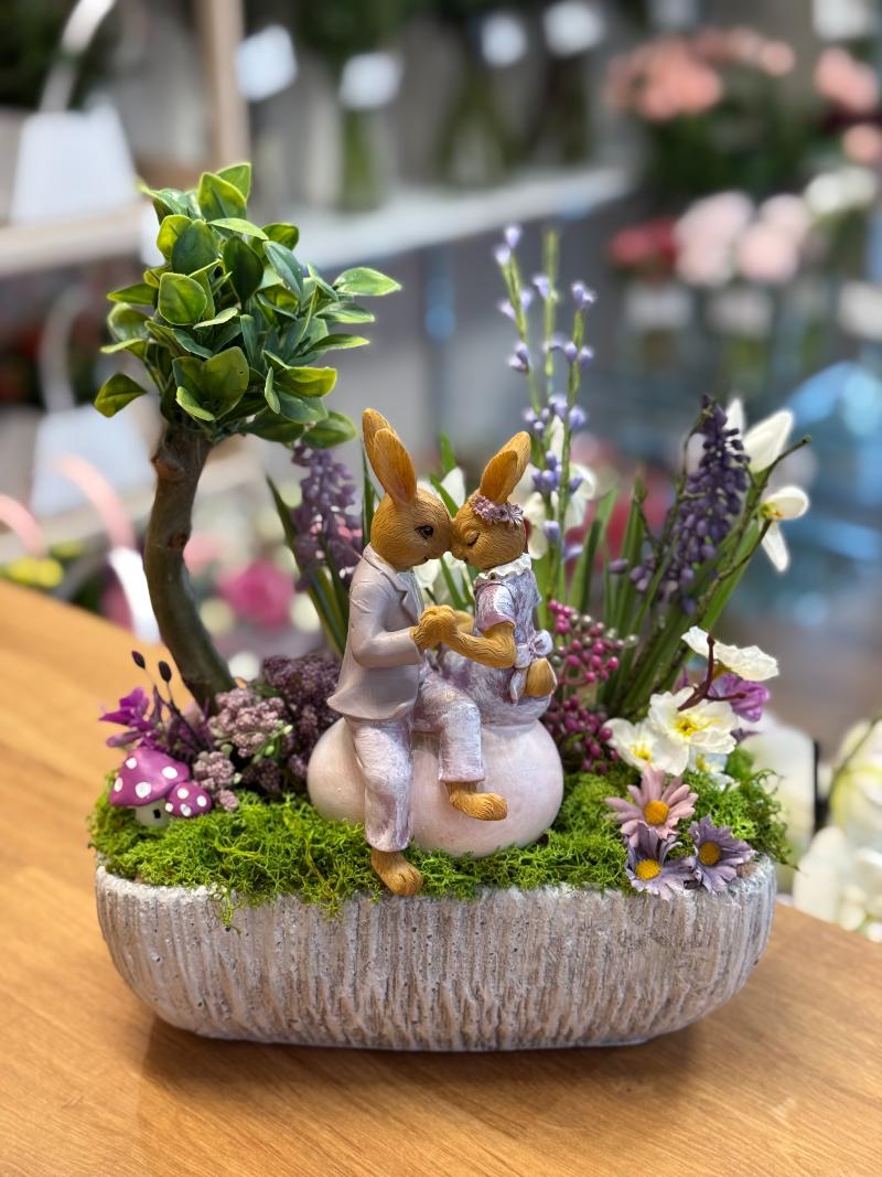 Easter Table Decoration – Romantic Bunny Couple in a Spring Setting